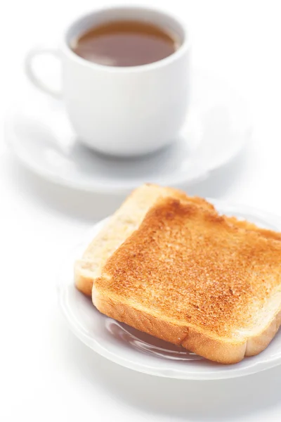 紅茶、トーストを白で隔離されます。 — ストック写真