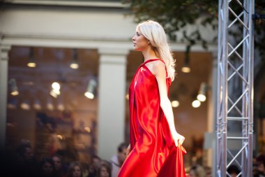 Prag-Eylül 24 model bir pist 2011 au yürür.