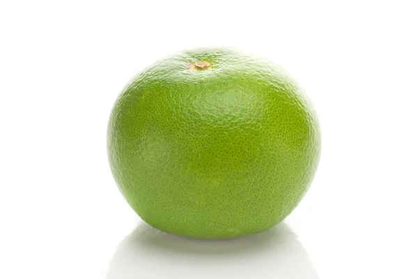 Słodki grejpfrut zielony na białym tle — Zdjęcie stockowe