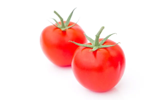 Beyaz izole kırmızı olgun domates — Stok fotoğraf