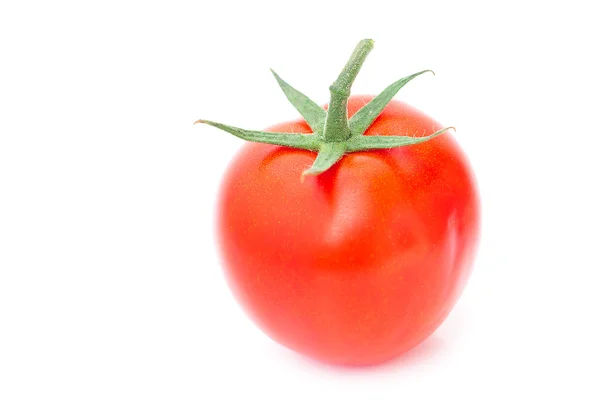 Röd mogen tomat isolerad på vit — Stockfoto