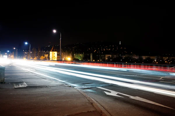 Strip of passing cars on the street over night — Stock fotografie