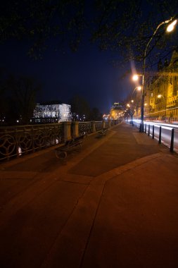 Prag Ulusal Tiyatro gece görünümü