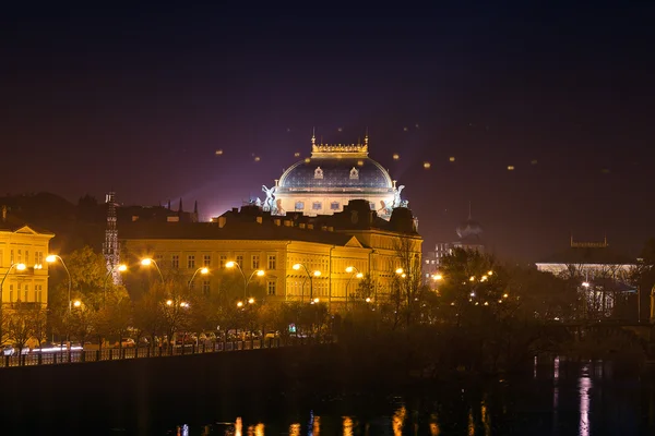 Vista nocturna del Teatro Nacional de Praga —  Fotos de Stock