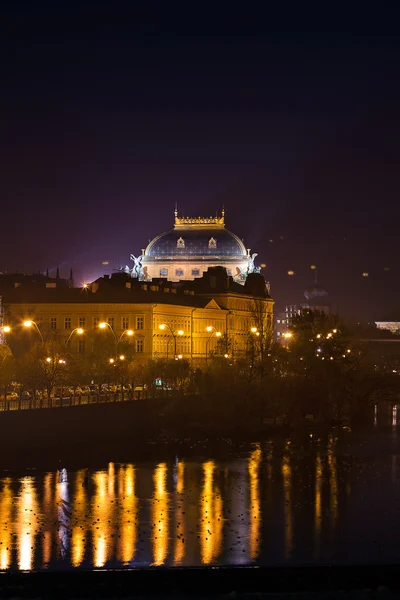 Natt syn på Nationalteatern i Prag — Stockfoto