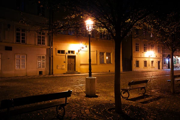 Bela vista noturna da rua em Praga — Fotografia de Stock