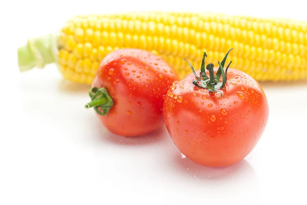 Fondo de maíz amarillo maduro y tomate — Foto de Stock
