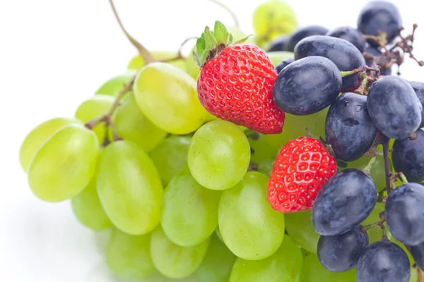 Bunch of white and black grapes and strawberries isolated on whi — Stock Photo, Image