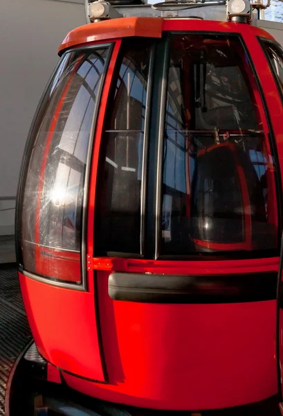 Alpina röd kabel-bil — Stockfoto