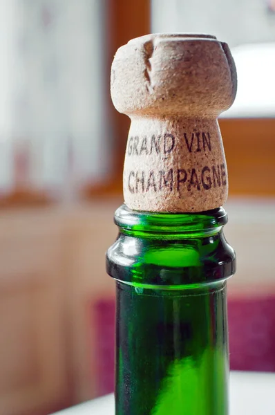 Öppnade champagne plug — Stockfoto