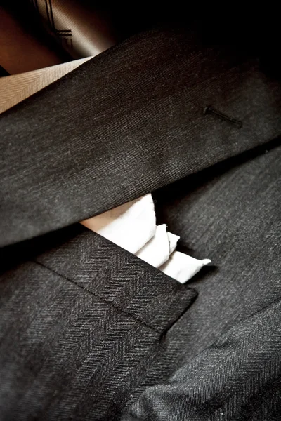 Zwarte tuxedo met witte zakdoek — Stockfoto