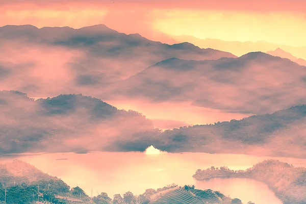 Gün batımı göl bel, yeni taipei, Tayvan — Stok fotoğraf