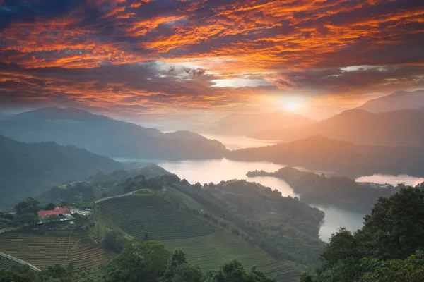 Захід сонця озера талії, нові Тайбеї, Тайвань — стокове фото