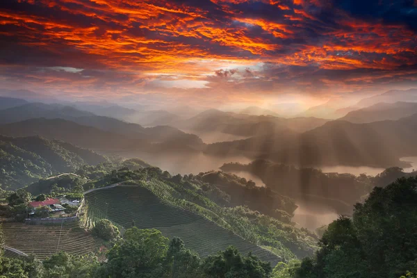 Захід сонця озера талії, нові Тайбеї, Тайвань — стокове фото