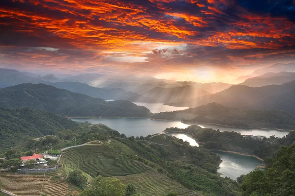 Pôr do sol da cintura do lago, o novo Taipei, Taiwan — Fotografia de Stock