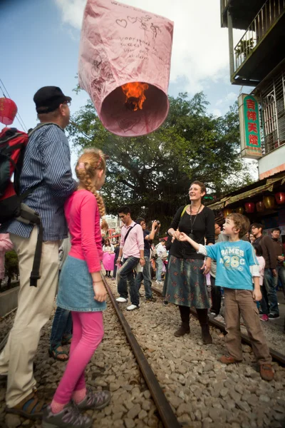 ışıkların yeni taipei pinghsi günü Festivali