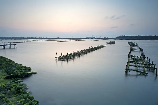 Hermosa puesta de sol en Taiwán en una granja de ostras en Tainan —  Fotos de Stock