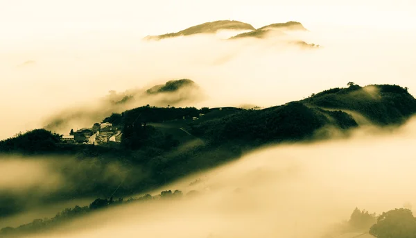 Bild stil av berg, moln och — Stockfoto