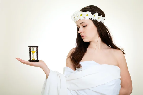 Time antique concept with young woman in chamomile — Stock Photo, Image
