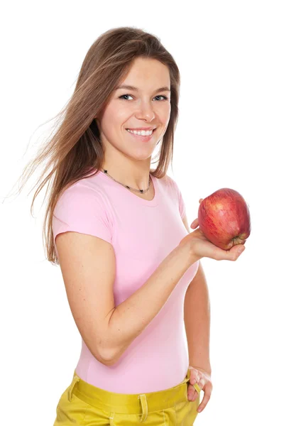 Молодая счастливая женщина держит яблоко — стоковое фото