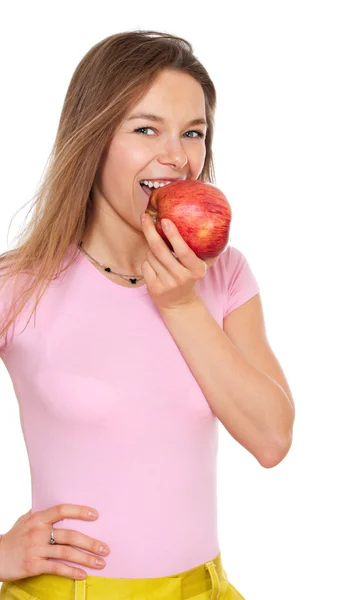 Joven feliz mujer biitng manzana — Foto de Stock