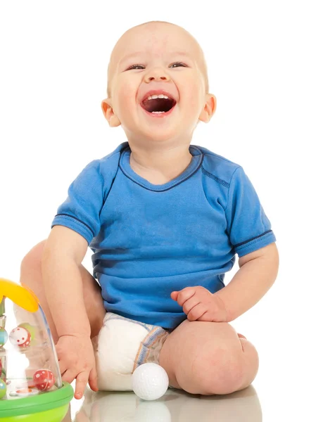Сміється маленький хлопчик в підгузник — стокове фото