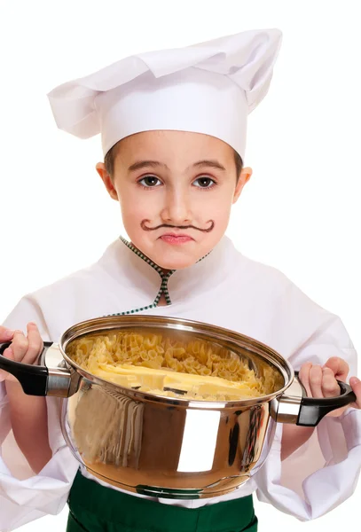 Pequeno cozinheiro infeliz com panela de macarrão — Fotografia de Stock