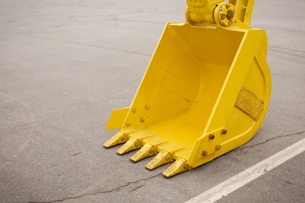 黄色の明確な掘削機のバケツ — ストック写真