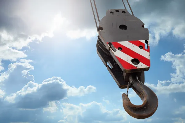 Crane hook on a blue sky — Stock Photo, Image
