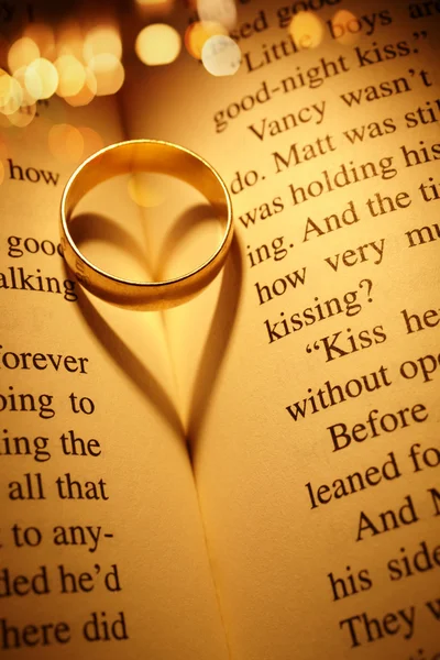 Conceito de amor com anel de casamento — Fotografia de Stock