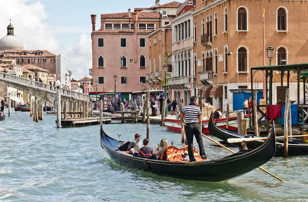 Gondolier on Venice Grand Canal — Stock Photo, Image