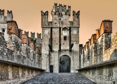 Sirmione castle kapıları