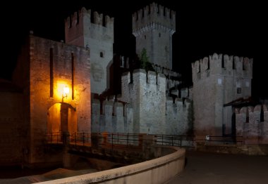 scaliger kale, sirmione, İtalya, gece