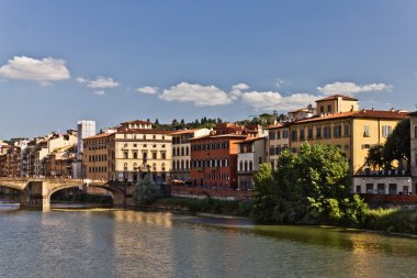 Riverside arno Nehri'nin, İtalya