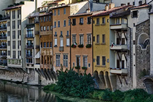Buildings by the Arno River, Italy — Stock Photo, Image