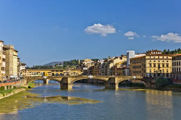 Arno River in Italy — Stock Photo, Image
