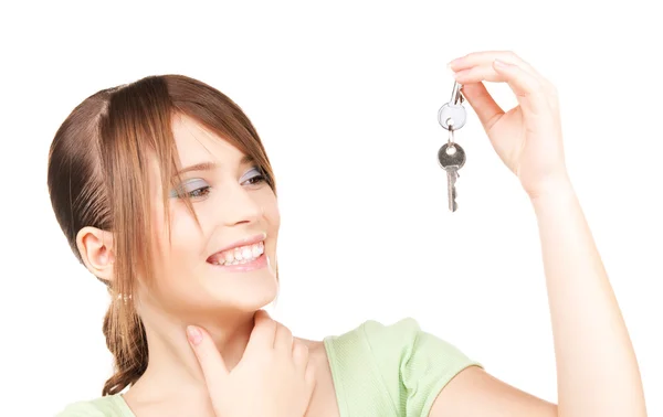 Glad tonåring flicka med nycklar — Stockfoto