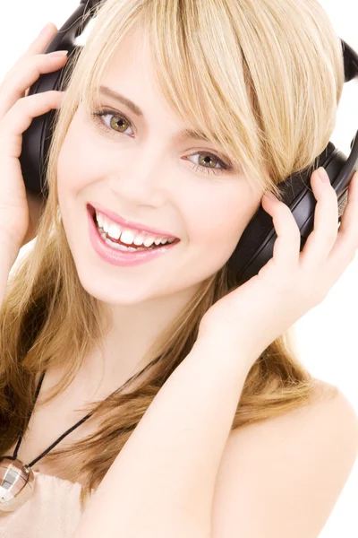 Adolescente chica en auriculares sobre blanco —  Fotos de Stock