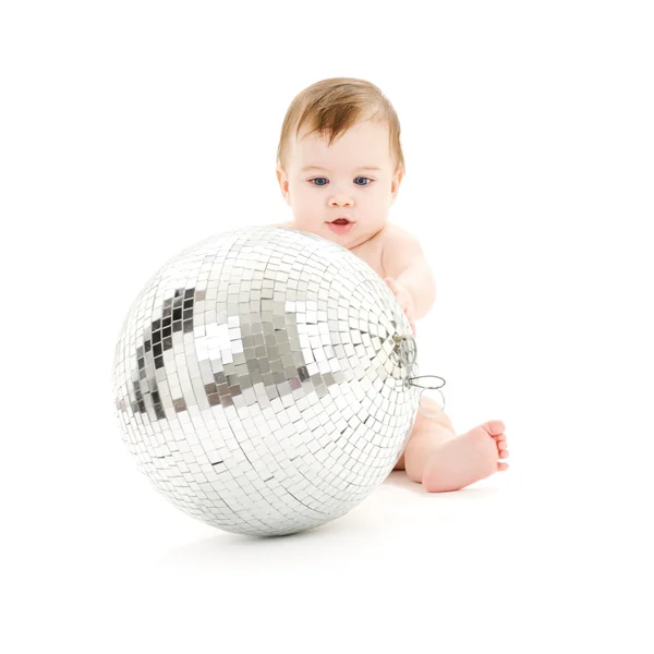Menino adorável com grande bola de discoteca — Fotografia de Stock