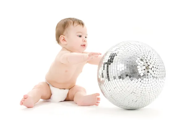 Adorable bebé chico con grande disco bola —  Fotos de Stock