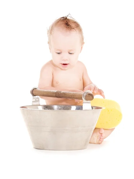 Дитячий хлопчик з мийкою — стокове фото