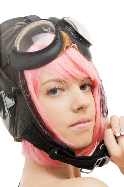 Розовая девушка в шлеме летчика — стоковое фото