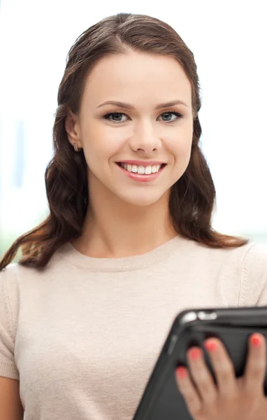 Szczęśliwa kobieta z komputera typu tablet pc — Zdjęcie stockowe