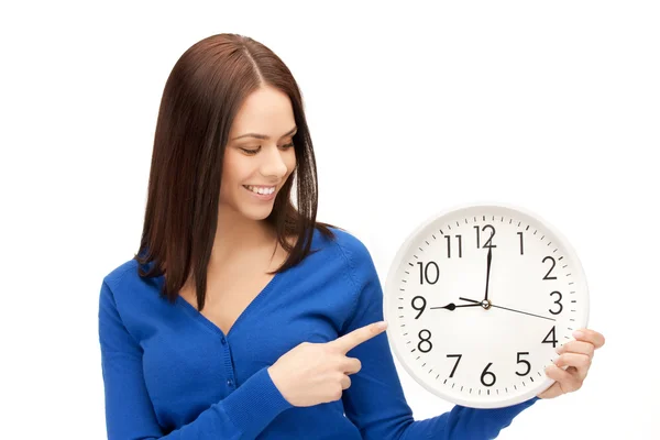 Frau mit großer Uhr — Stockfoto