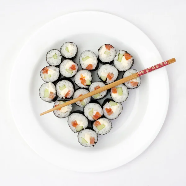 Sushi na płytce w kształcie serca — Zdjęcie stockowe