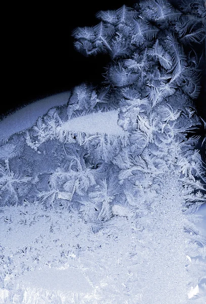 Frostmuster auf Fensterglas — Stockfoto