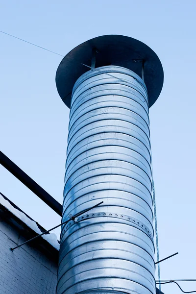 Metall ventilation skorsten — Stockfoto