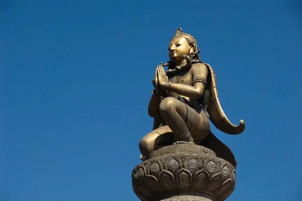 Гаруда статуя — стокове фото