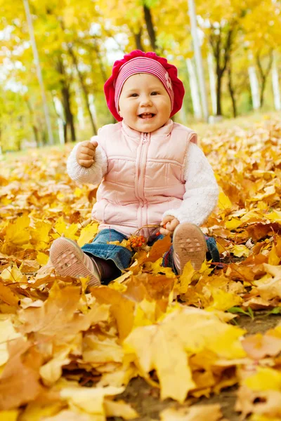 Lachen herfst kid — Stockfoto