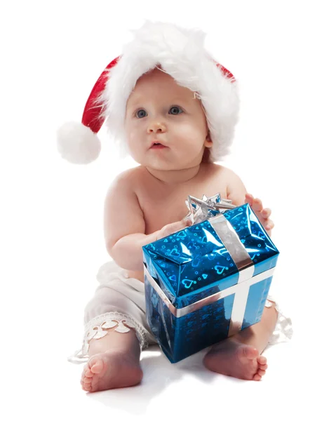 青いプレゼント ボックスと赤ちゃん — ストック写真